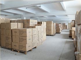 铁盒包装成品仓库